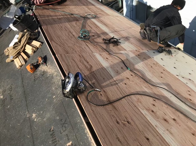 葛城市　野地板　増し張り