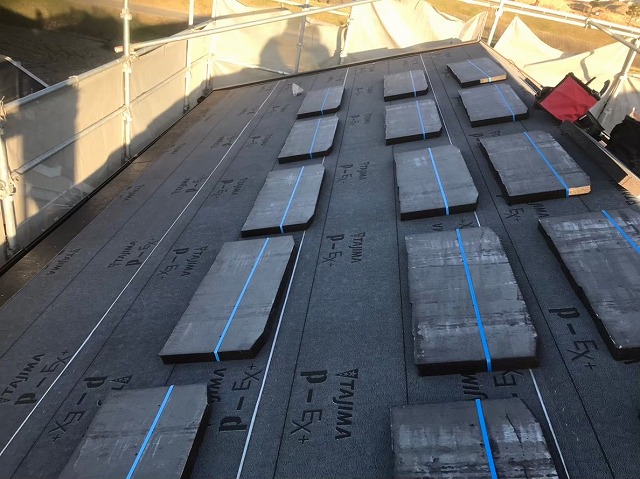 防水紙設置後スレート準備