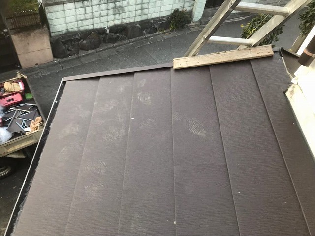 下屋に黒いガルテクト設置