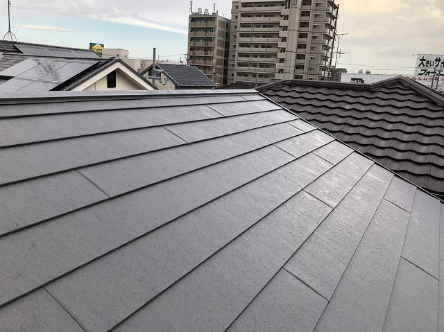 王寺町のスーパーガルテクト屋根の様子