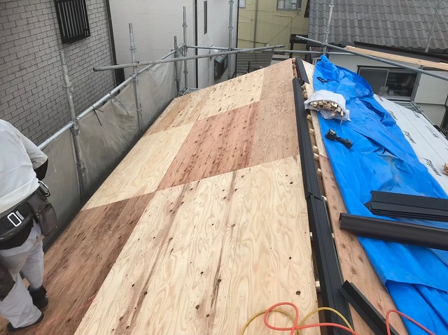 野地板の増し張り左側