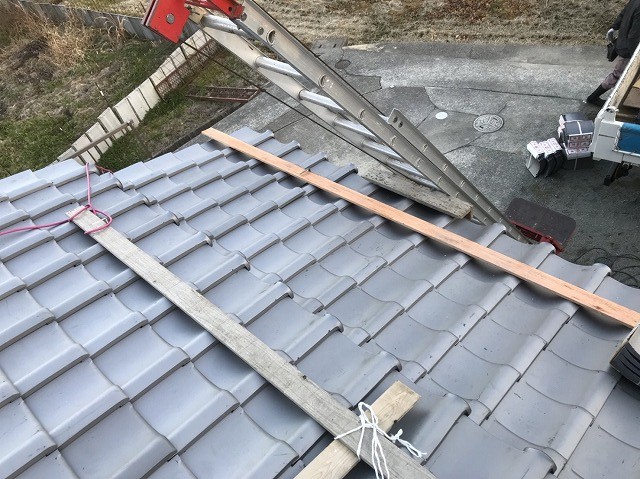 大和郡山市で屋根の平部にいぶし瓦を設置