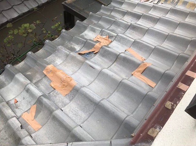 葛城市　雨漏り瓦屋根　割れた桟瓦