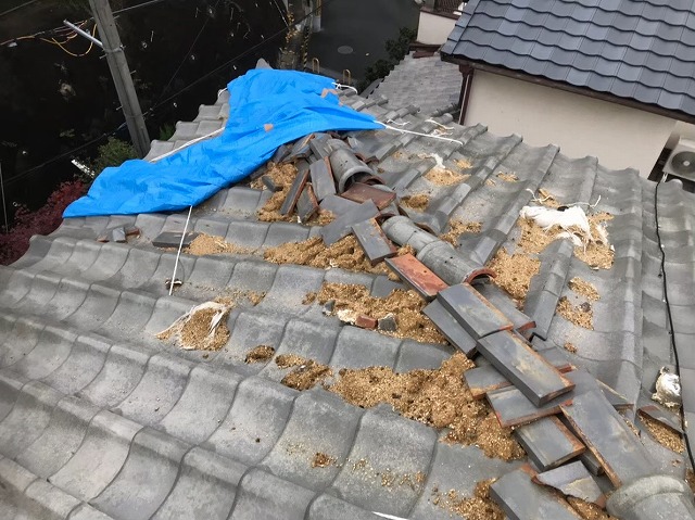 葛城市　雨漏り棟瓦　棟瓦撤去