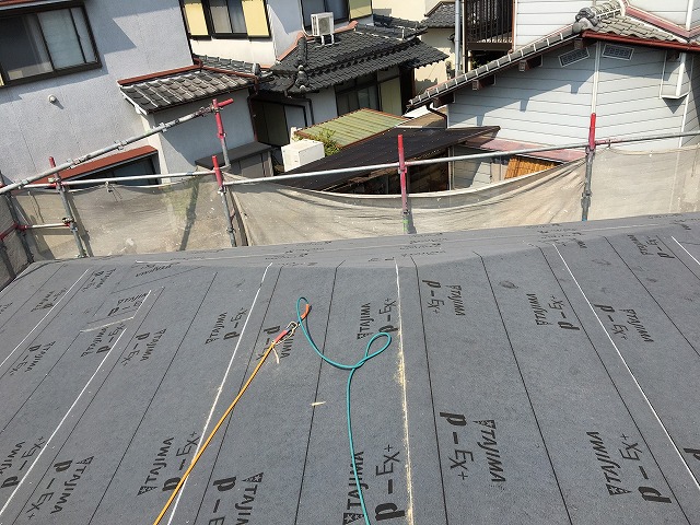 防水紙（ルーフィング）貼り