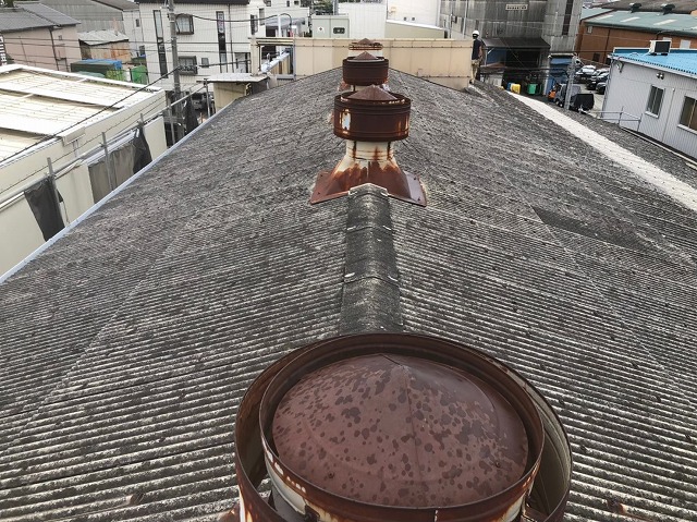 香芝市の大型工場のルーフファ
