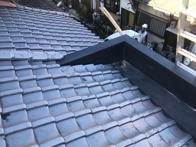 奈良市の雨漏り修理でパラペット笠木交換