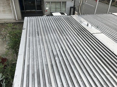 波形鋼板屋根の表面状態