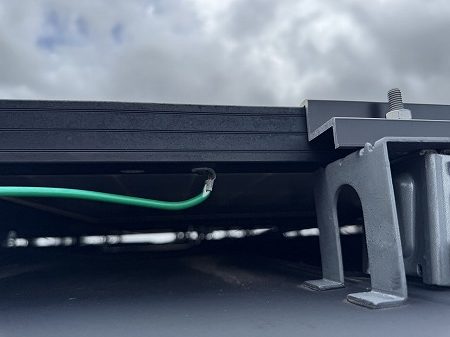 裏側のアース線