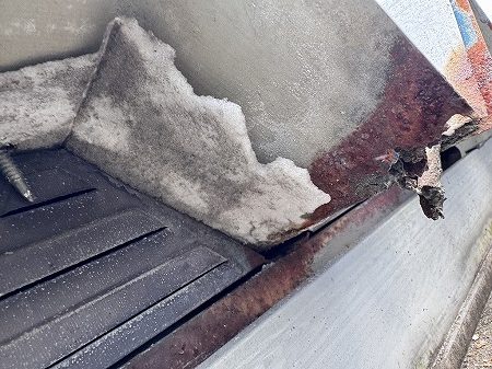 折板ペフはみ出し