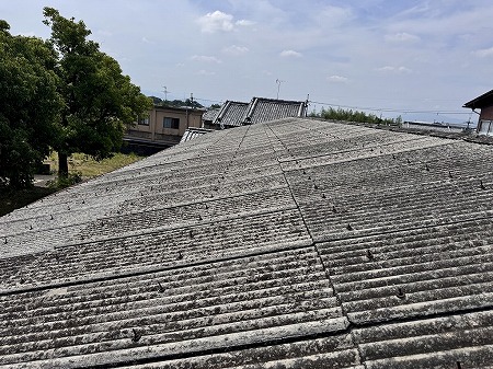劣化した小波スレート屋根