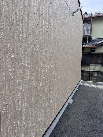 破損サイデイングを側面から