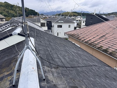 全体が色あせた屋根