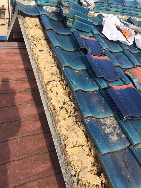 田原本町の青緑釉薬瓦の撤去