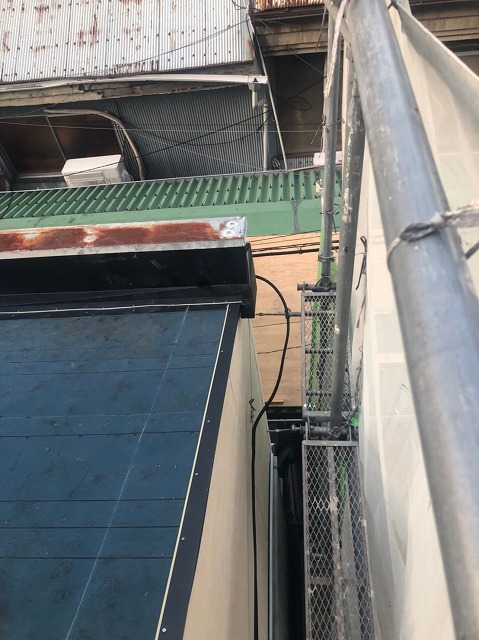 片流れ屋根を葺き替え工事金属屋根