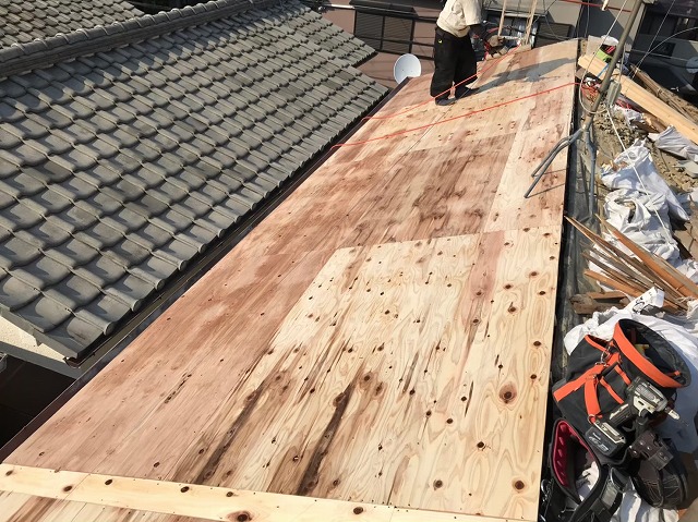 増し張りで野地板メンテナンス