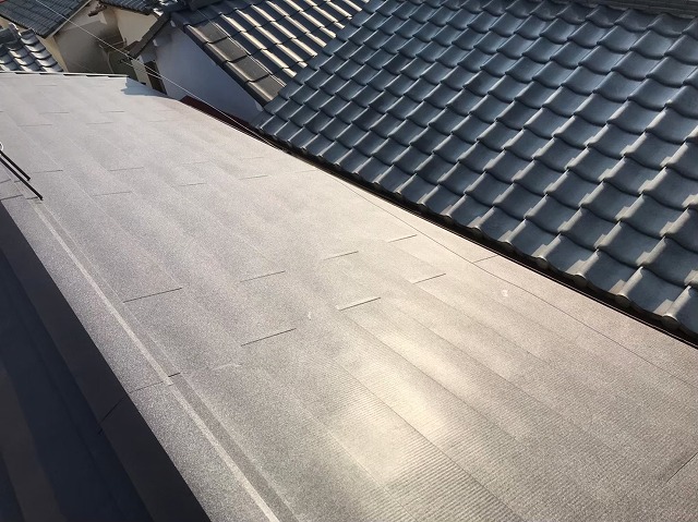ガルテクト設置で葺き替え完成