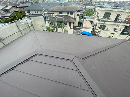 大屋根スーパーガルテクト葺上工事完了