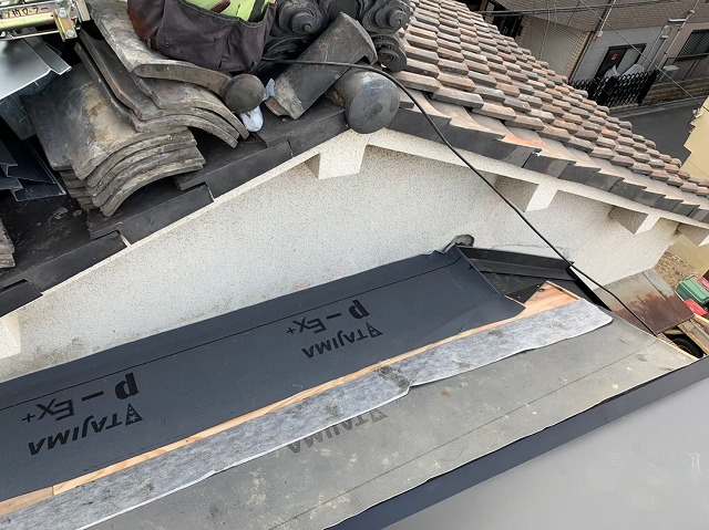 差し掛け屋根の葺き替え工事