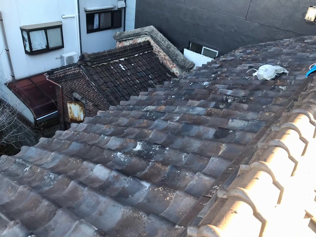 瓦屋根の経年劣化と小屋
