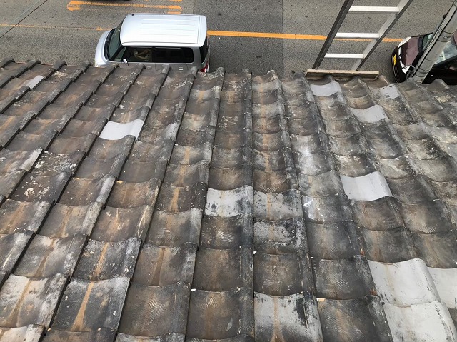 経年劣化を起こしている平瓦