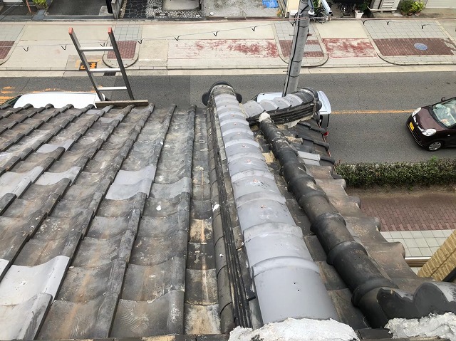 経年劣化を起こしている棟瓦