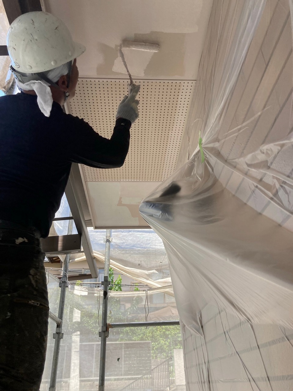 生駒市の外壁塗装工事、軒天塗装