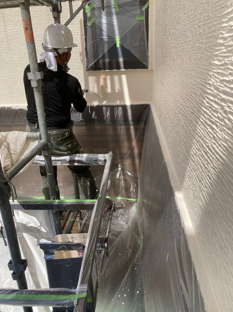 生駒市の外壁塗装工事（上塗り）