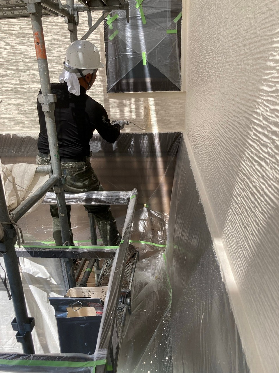 生駒市の外壁塗装工事（上塗り）