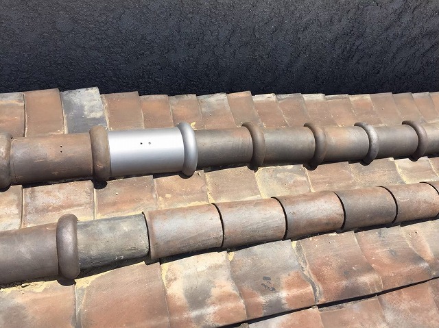 丸瓦のズレを補修