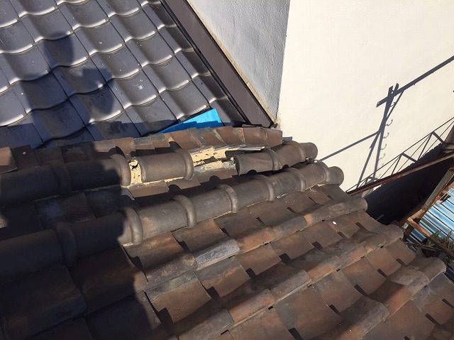 丸瓦のズレを発見