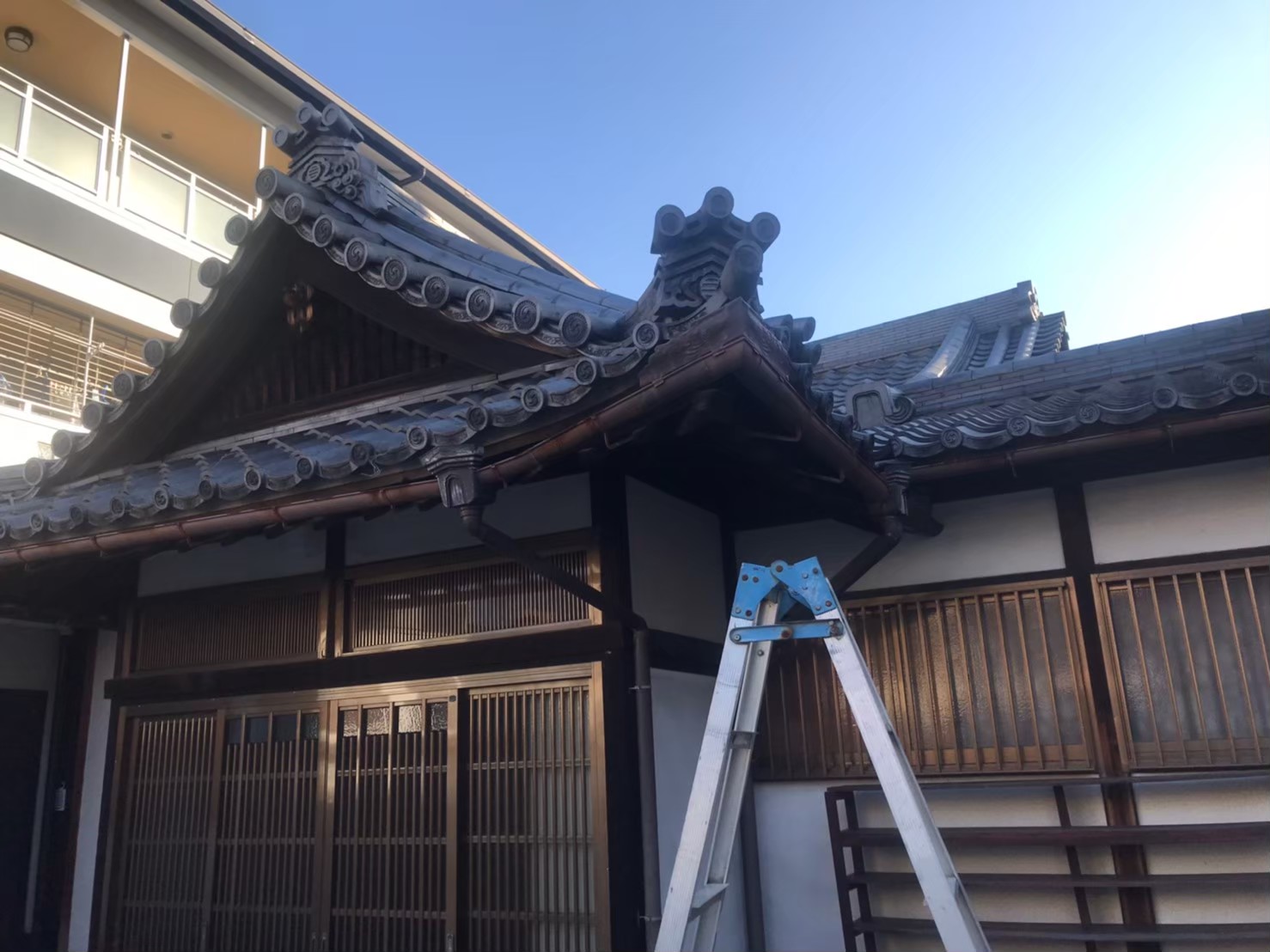 お寺の雨樋の交換工事