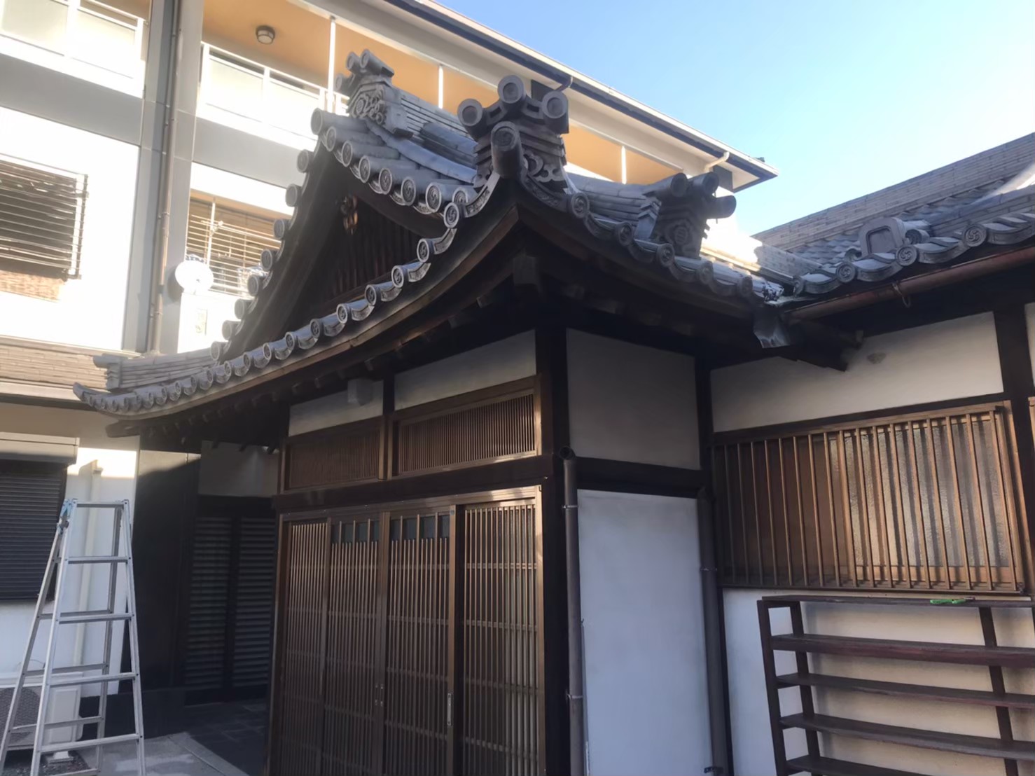 お寺の雨樋取り替え工事開始