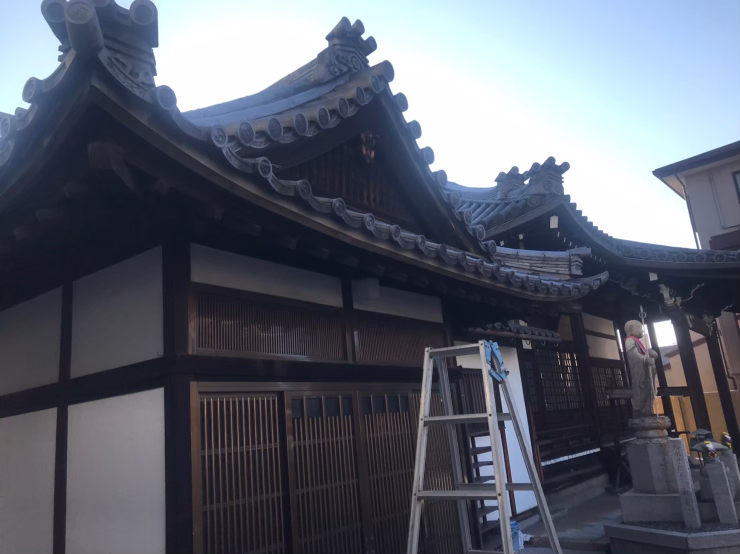 お寺の雨樋取り替え工事開始