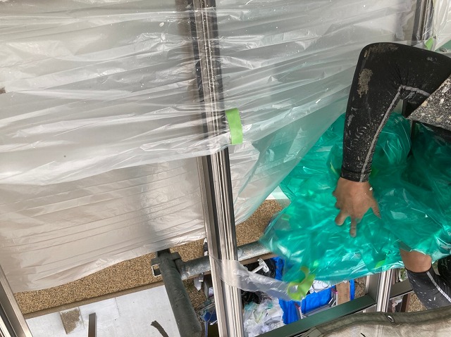 養生を外しながら最終チェック