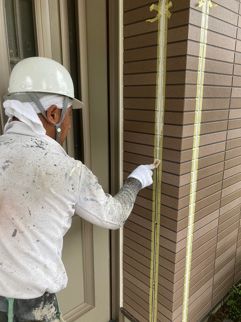 玄関周りもシール打ちします