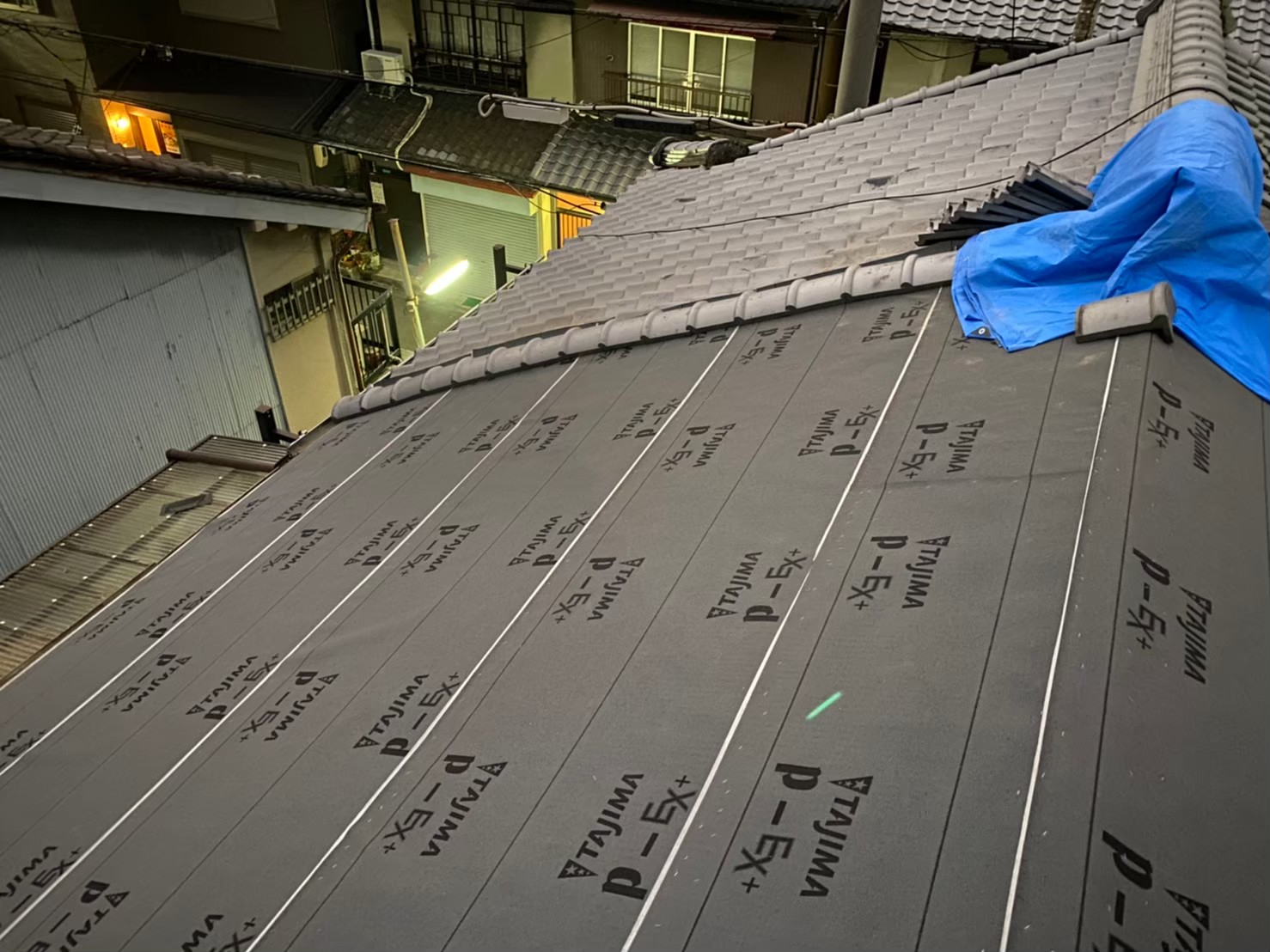 奈良市の葺き替え工事でルーフィングを設置