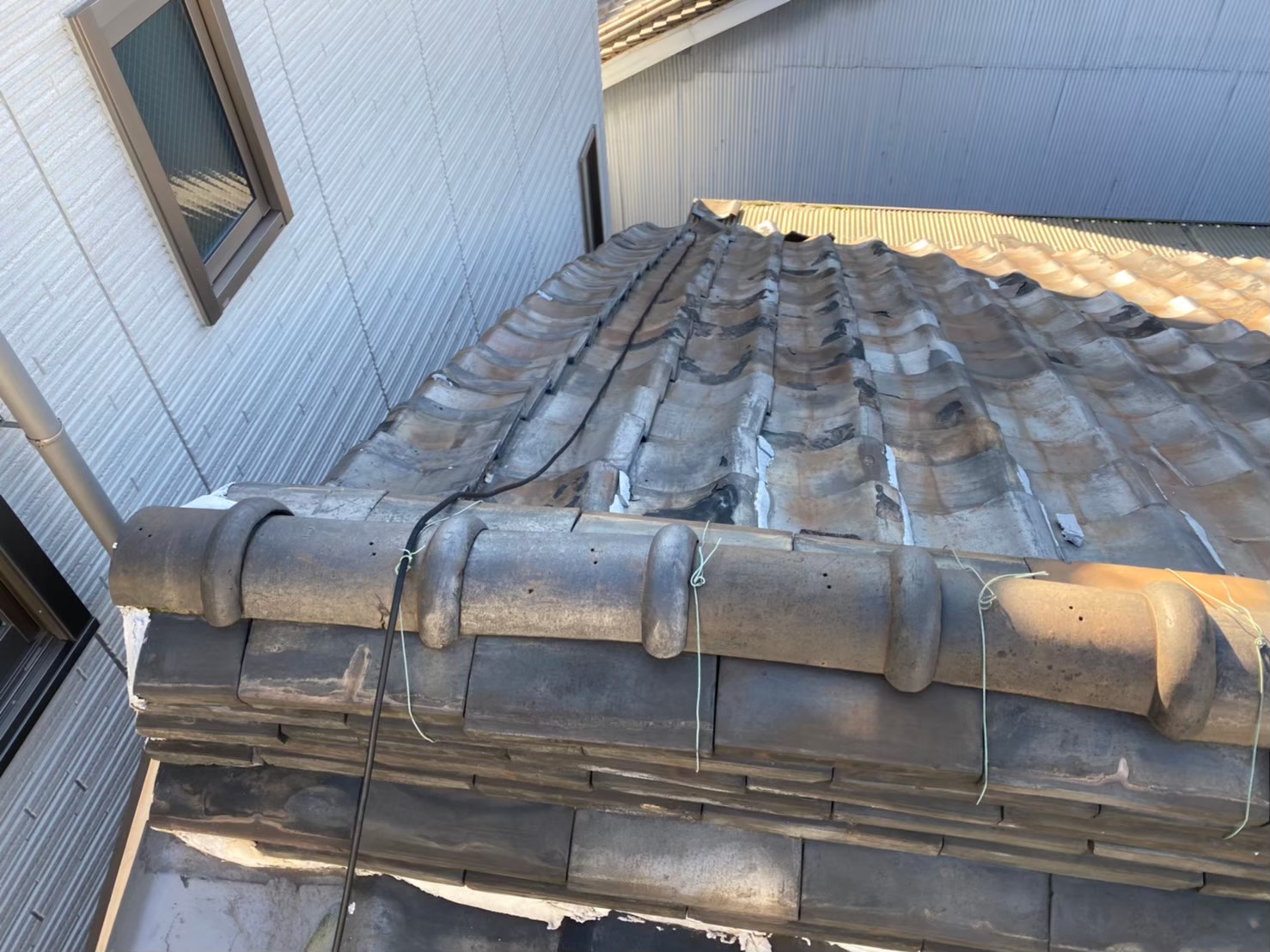 奈良市の雨漏り調査で棟瓦を点検