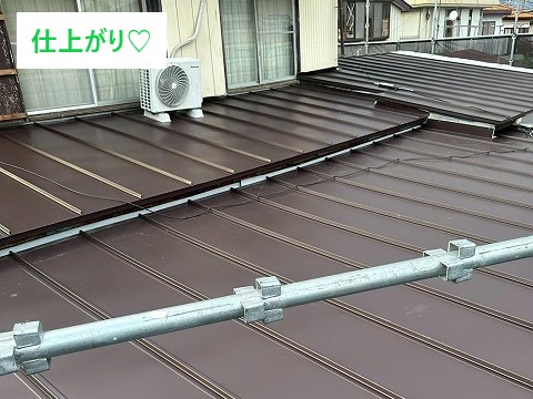 屋根葺き替え工事　かわらUを剥がし、月星商事のタフビーム455を設置