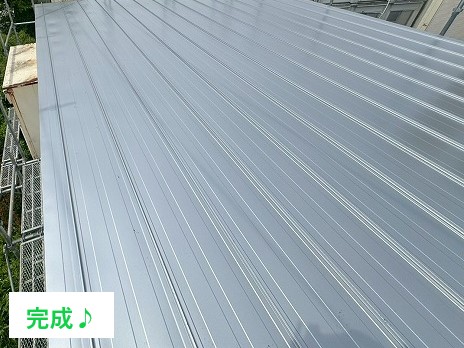屋根工事　折板屋根のメンテナンス実施！プレハブ建物