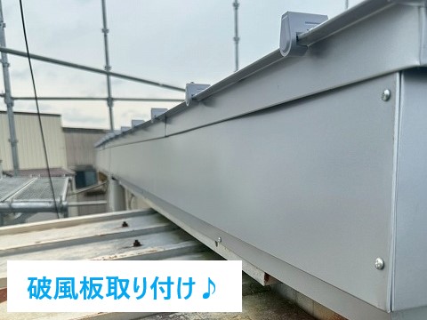 屋根修理　プレハブ建物の雨漏りにカバー工法を実施
