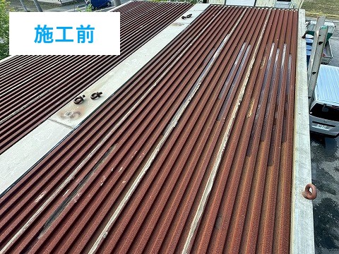 屋根修理　プレハブ建物の雨漏りにカバー工法を実施