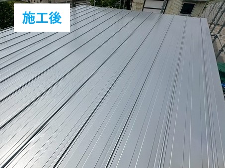 屋根修理　プレハブ建物の雨漏りにカバー工法を実施