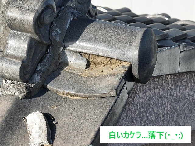 瓦屋根　漆喰詰め直し工事で固定直アップ