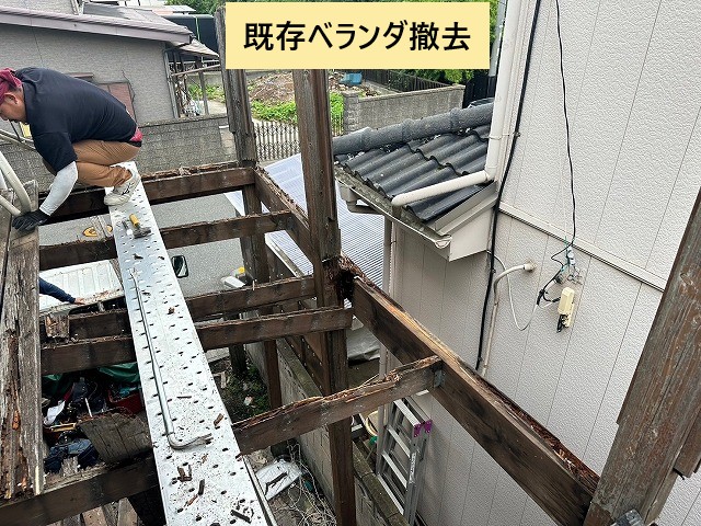 床板解体中のベランダ