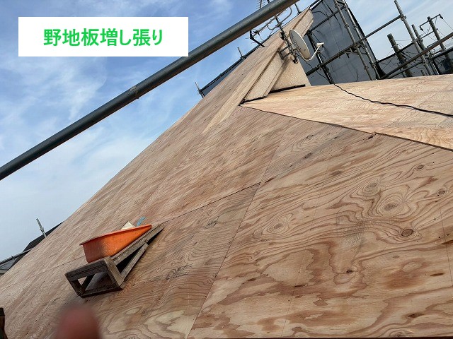 屋根葺き替え工事　瓦からスーパーガルテクトへ変身！