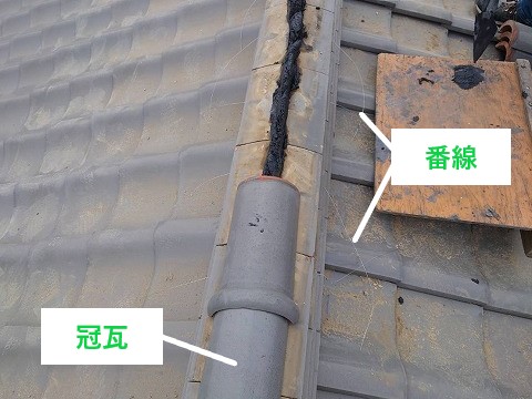 冠瓦をのせていきます