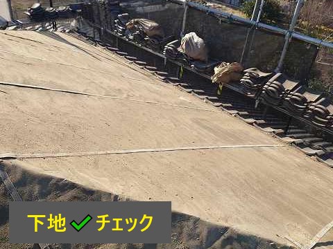 瓦屋根の葺き直し工事を実施！相談は専門業者へ