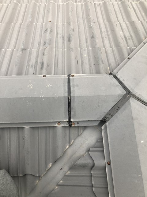 黒いコーキング剤