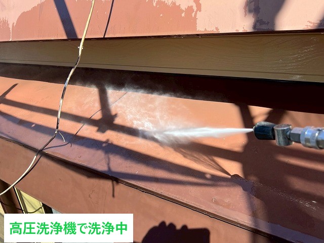 下屋根トタン洗浄中